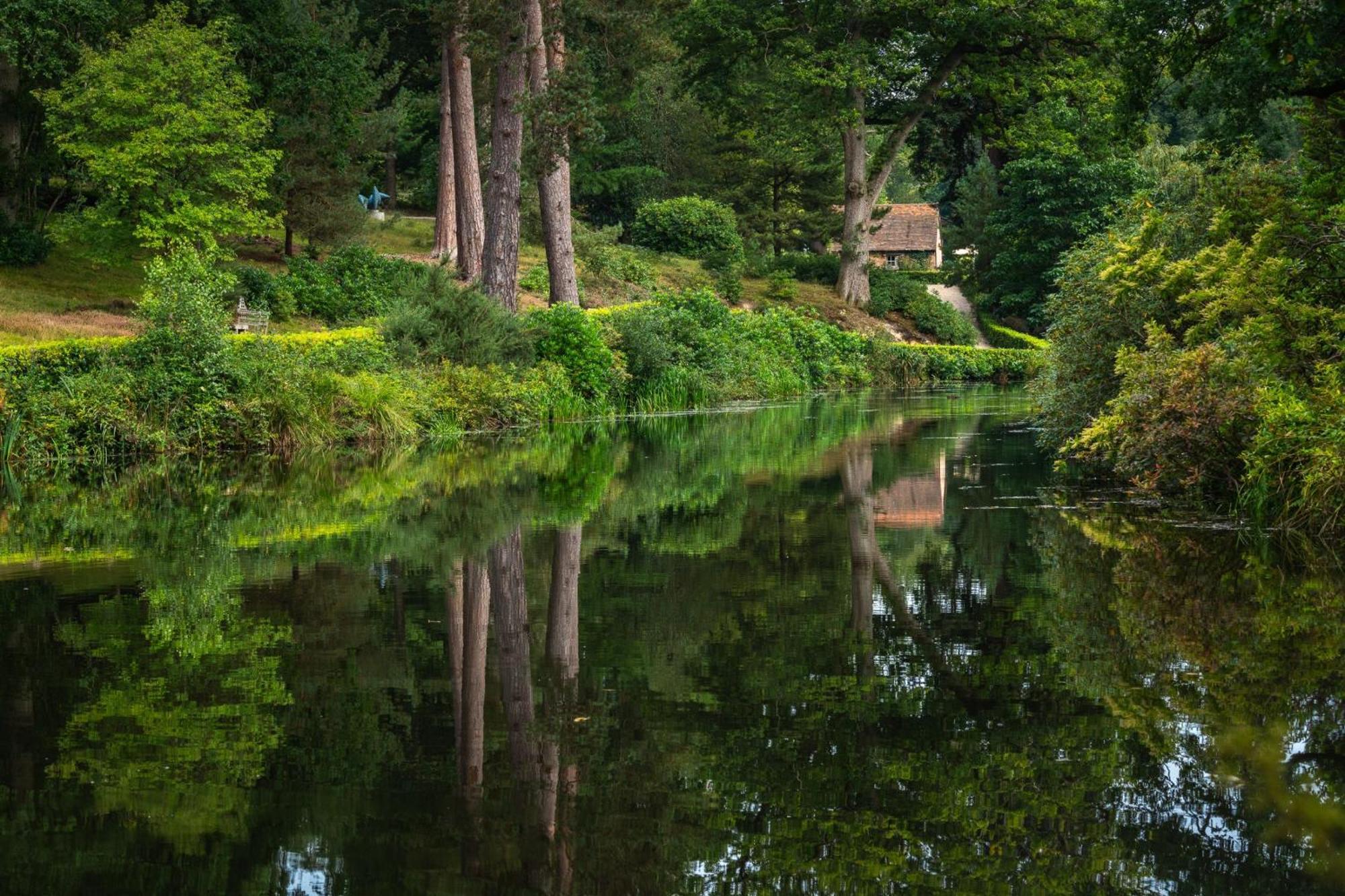 Leonardslee House at Leonardslee Lakes&Gardens Horsham Buitenkant foto